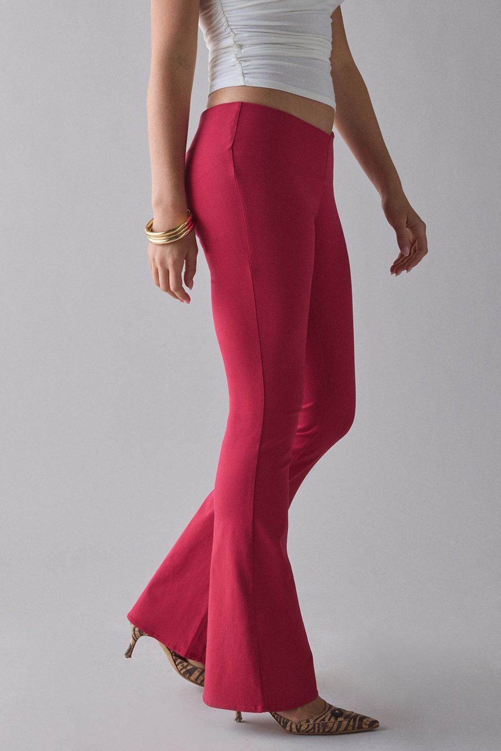 Kimchi Blue Hailey Stretch Pull-On Low-Rise Flare Pants - Red