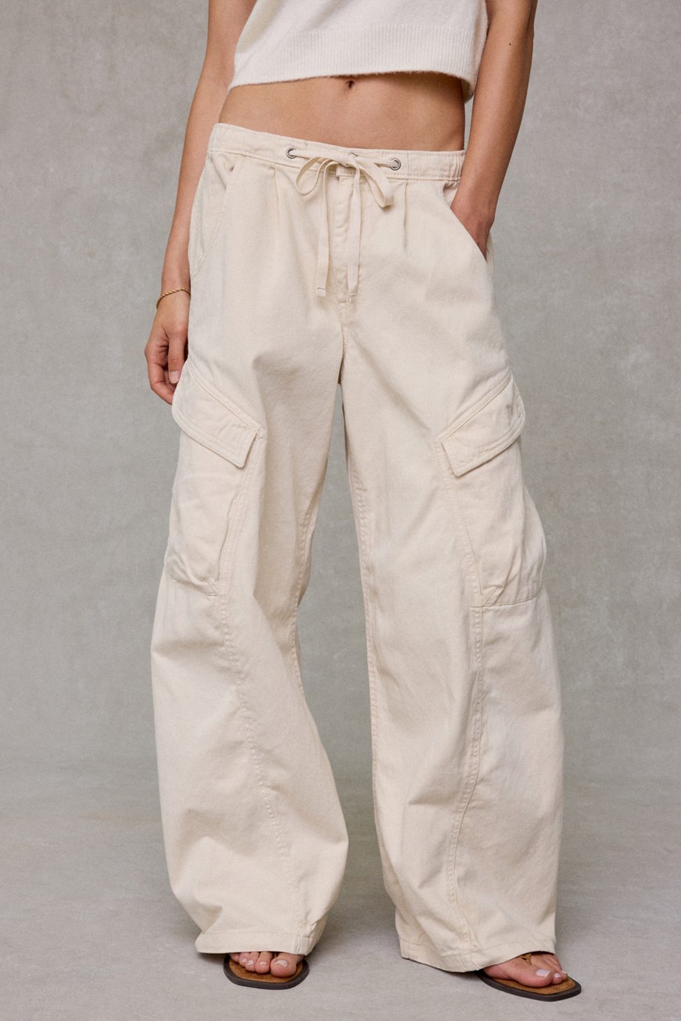 BDG Station Cocoon Baggy Barrel Leg Cargo Jeans - Cream