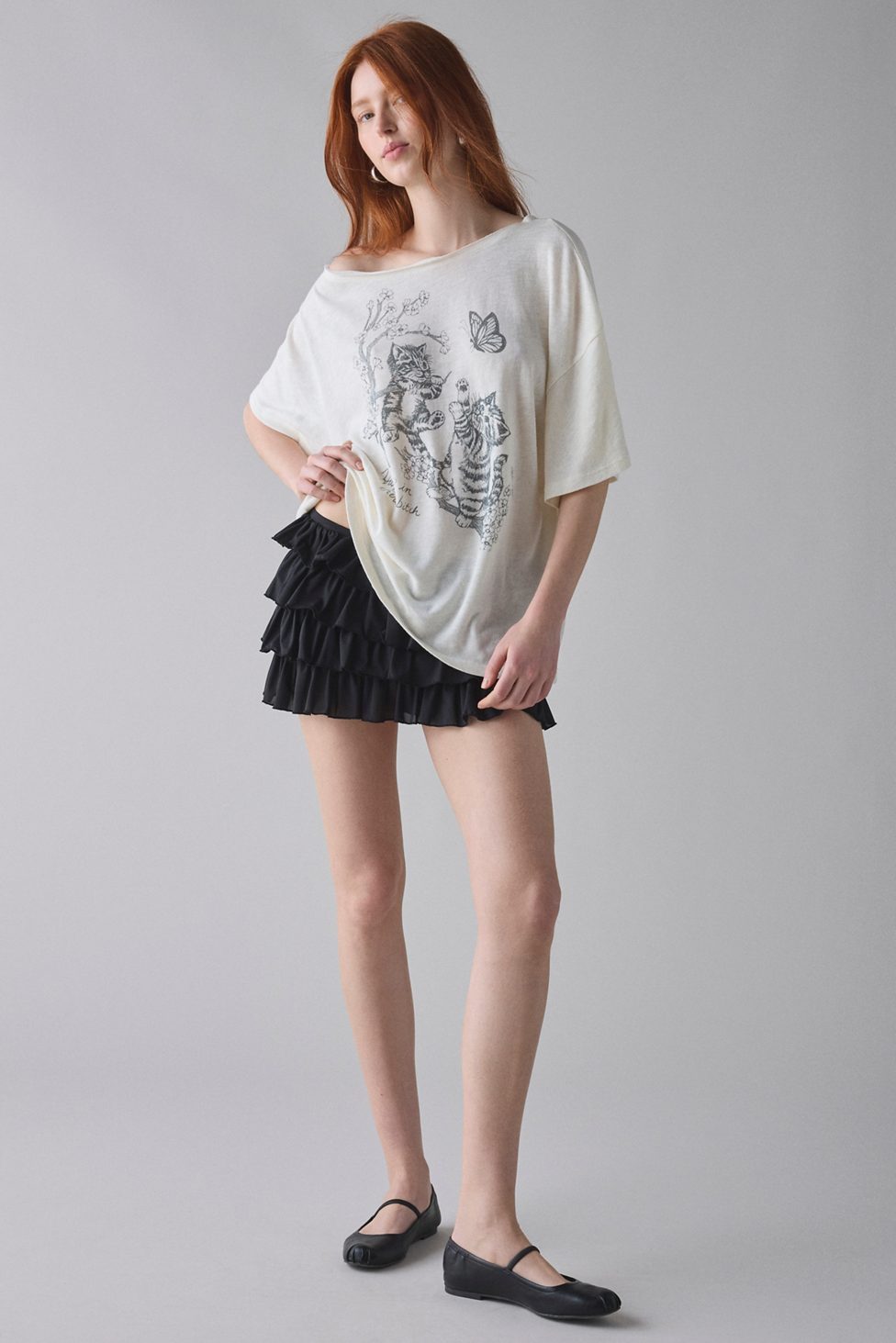 Kimchi Blue Courtney Cat Graphic Off-The-Shoulder Oversized Tee - Cream