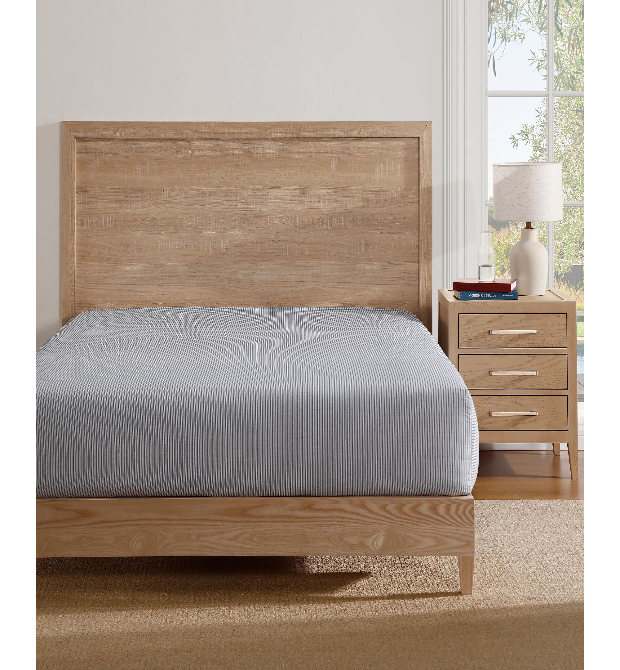 Tommy Hilfiger Essentials Solid Cotton Percale Fitted Sheets - White, Navy