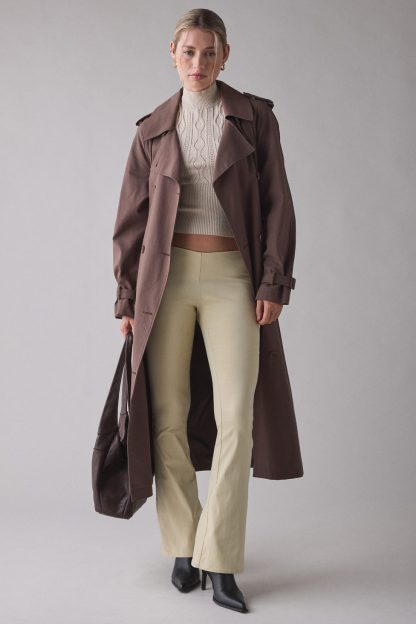 Kimchi Blue Hailey Stretch Pull-On Low-Rise Flare Pants - Tan