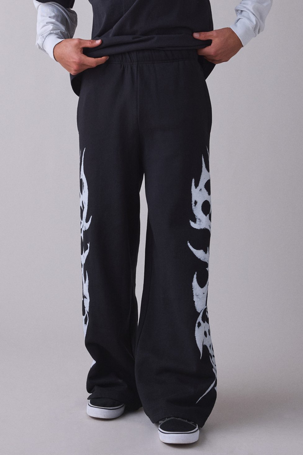 UO Cyber Graphic Baggy Sweatpants - Black + White