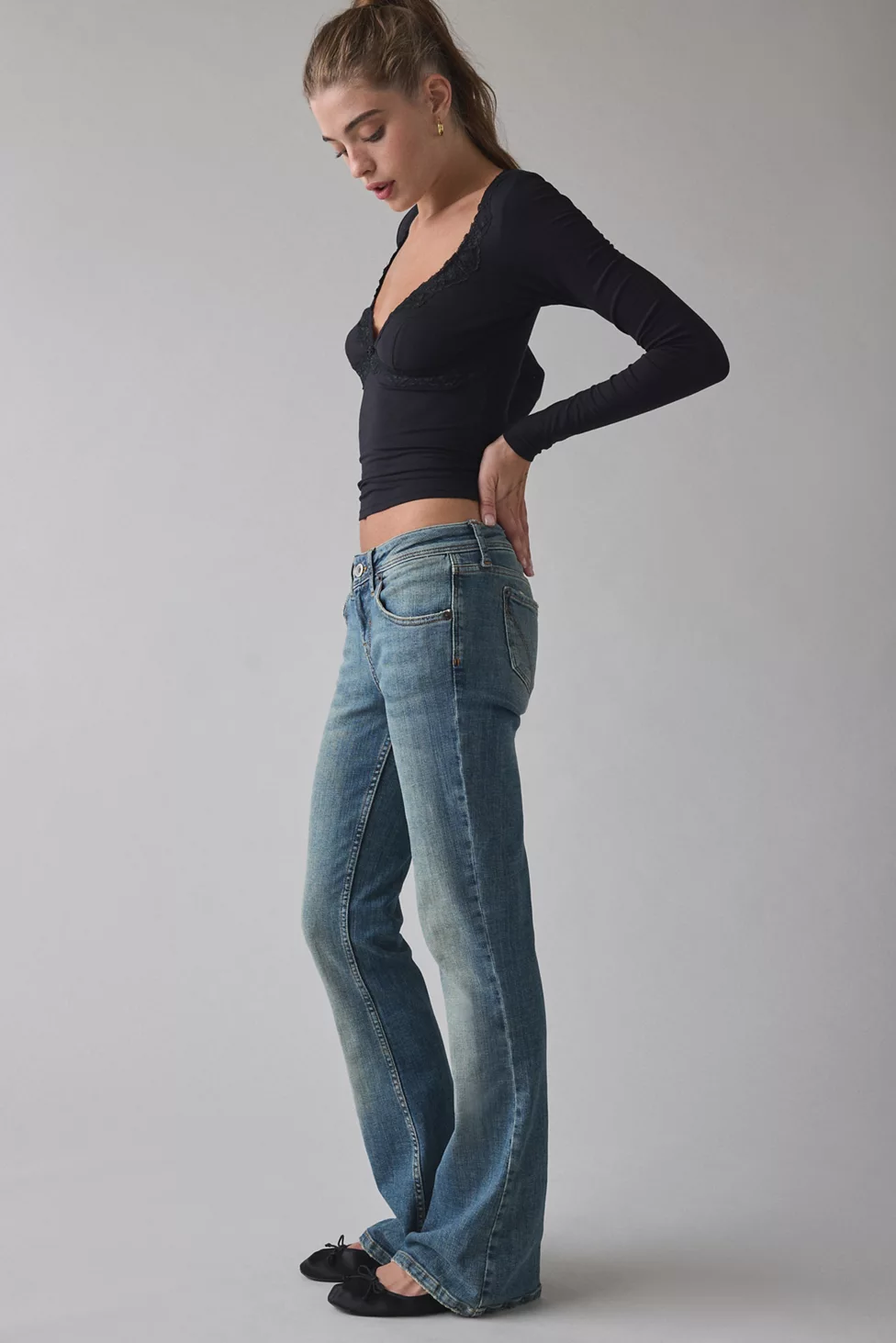 BDG Brooke Low-Rise Flare Jeans - Vintage Denim Medium