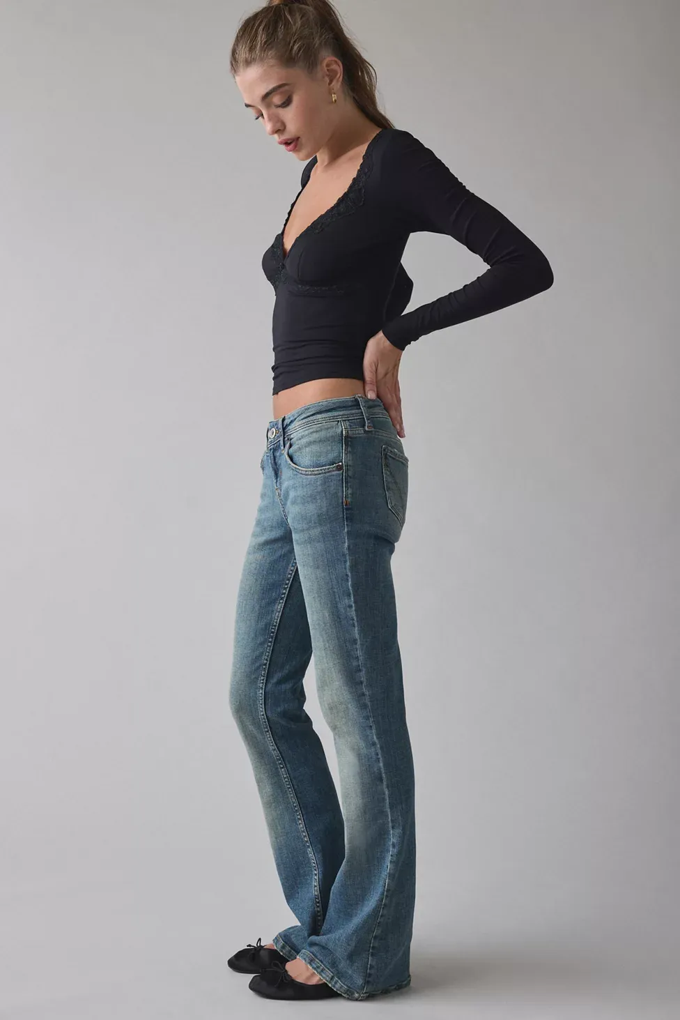 BDG Brooke Low-Rise Flare Jeans - Vintage Denim Medium