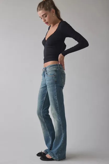 BDG Brooke Low-Rise Flare Jeans - Vintage Denim Medium