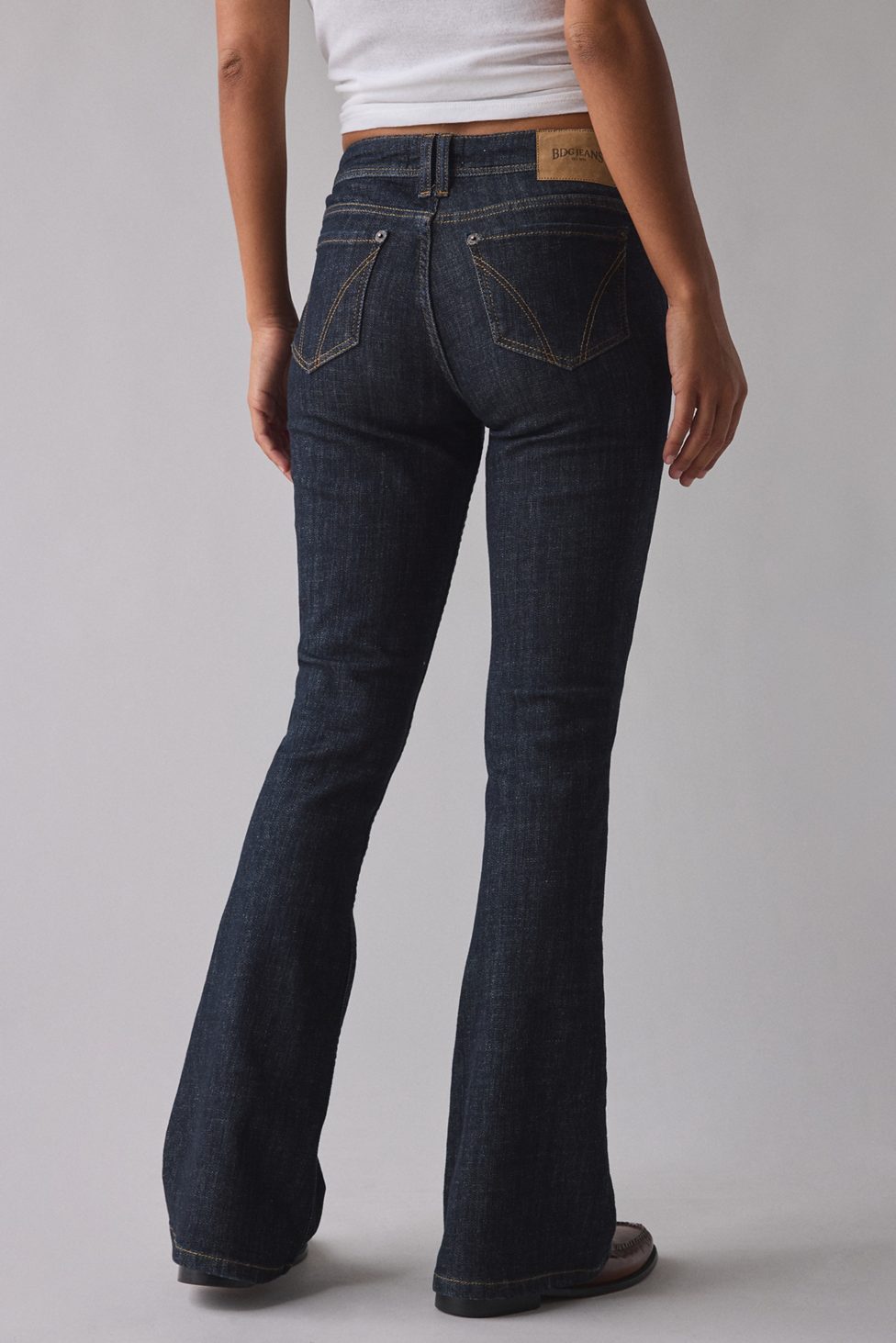 BDG Brooke Low-Rise Flare Jeans - Rinse
