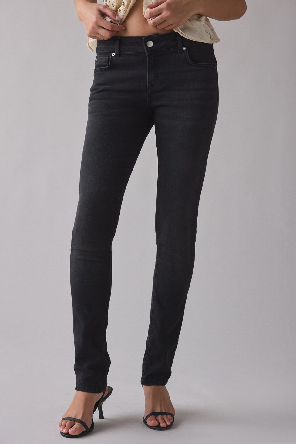 BDG Skylar Low-Rise Skinny Jeans - Black