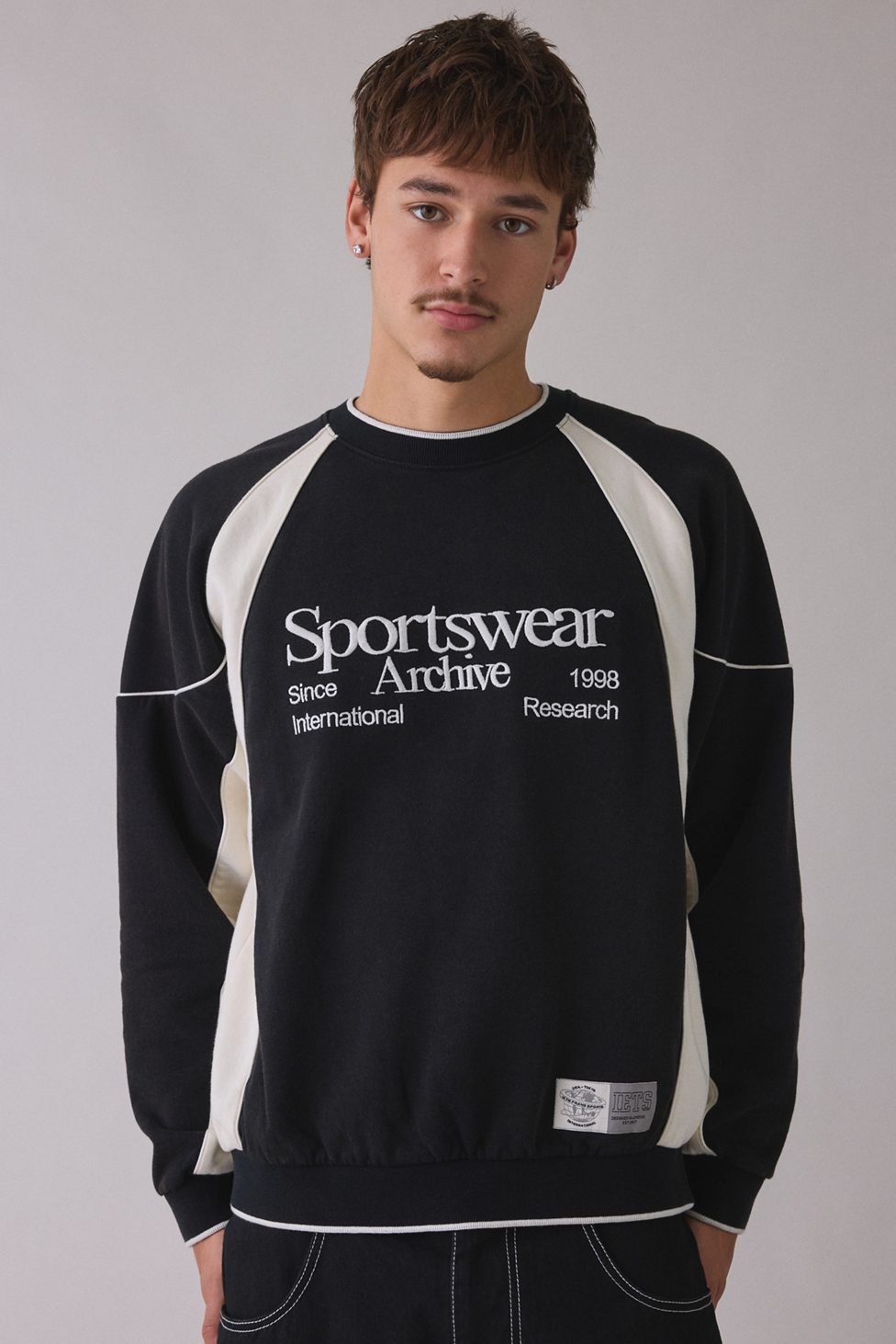 iets frans… Sporty Paneled Crew Neck Sweatshirt - Black
