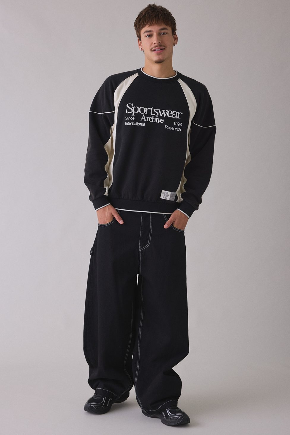 iets frans… Sporty Paneled Crew Neck Sweatshirt - Black