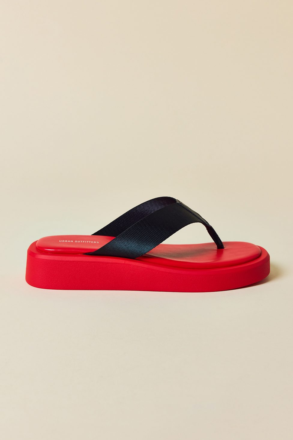UO Gemma Platform Thong Sandals - Red/Black