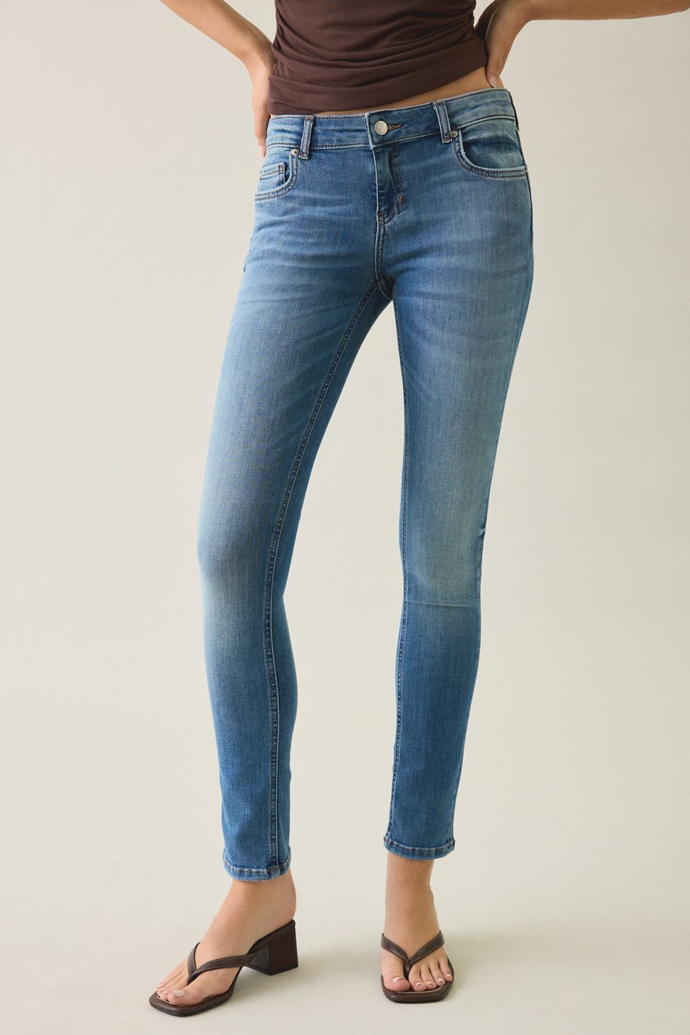 BDG Skylar Low-Rise Skinny Jeans - Vintage Denim Medium