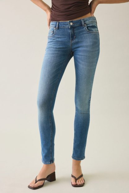 BDG Skylar Low-Rise Skinny Jeans - Vintage Denim Medium