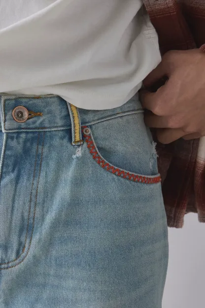 BDG Embroidered Relaxed Straight Fit Jeans - Vintage Denim Light