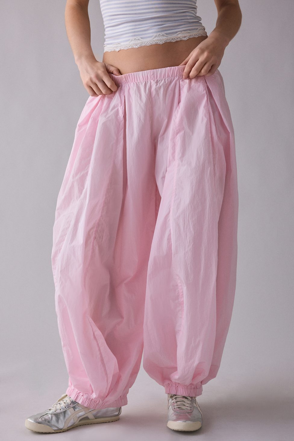 BDG Cloud Low-Rise Baggy Balloon Pants - Pink