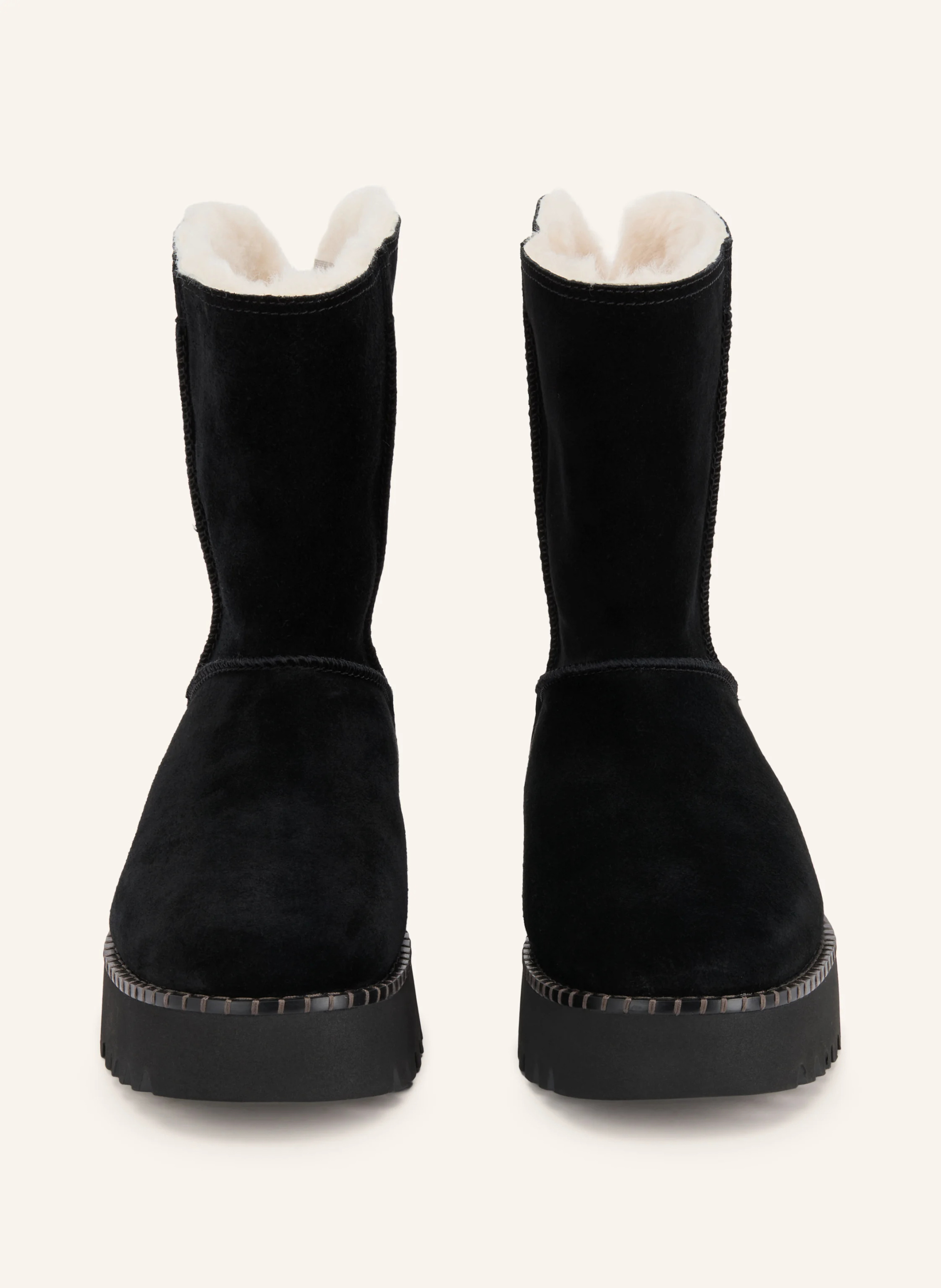 UGG Boots UPTOWNER SHORT – SCHWARZ