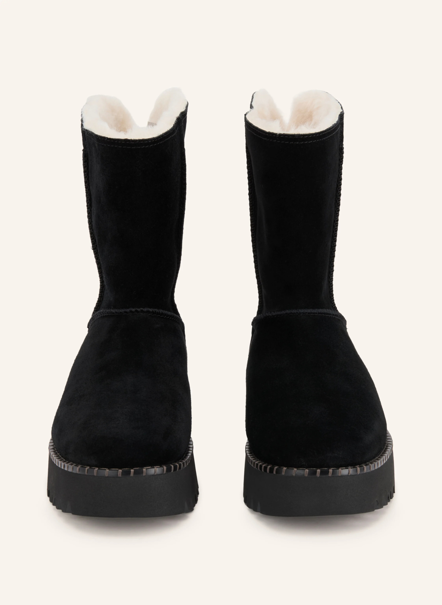 UGG Boots UPTOWNER SHORT – SCHWARZ