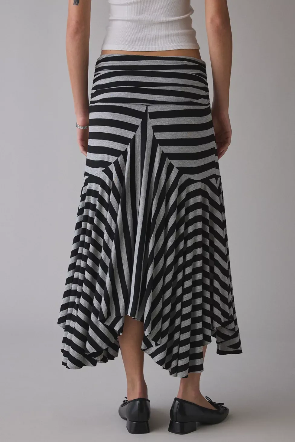 Kimchi Blue Jessica Asymmetric Low-Rise Midi Skirt - Black Multi