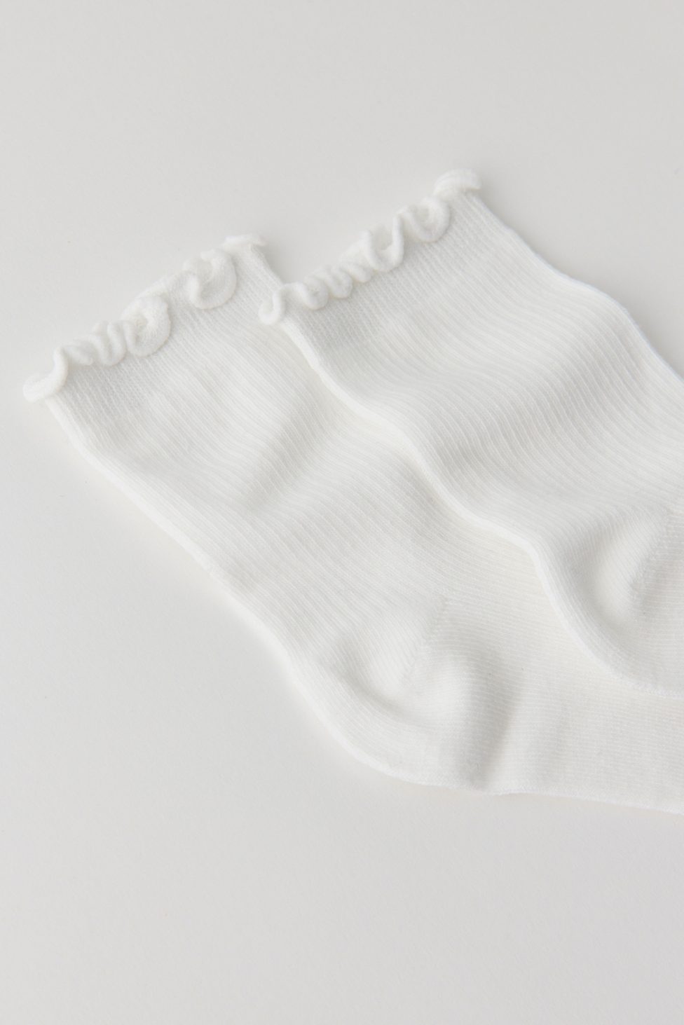 Lettuce-Edge Ribbed Socks - Ivory