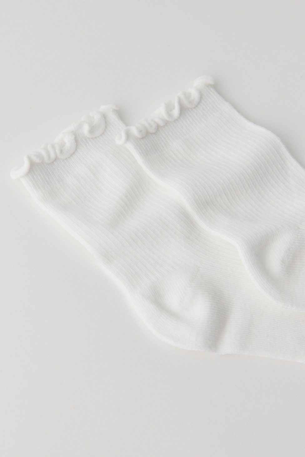 Lettuce-Edge Ribbed Socks - Ivory
