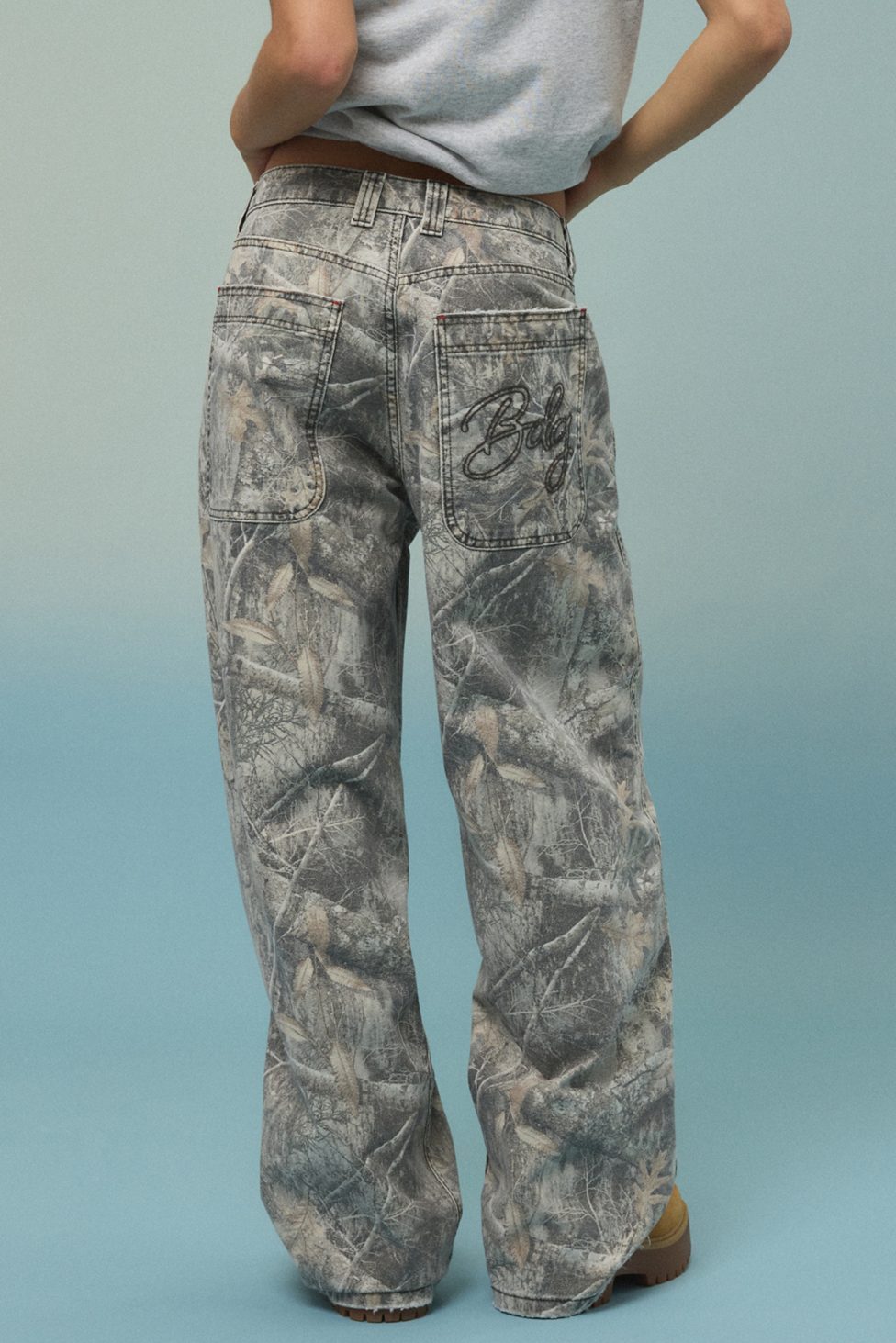 BDG Jaya Printed Baggy Pants - Light Tree Camo