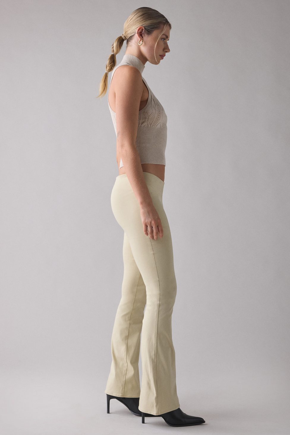 Kimchi Blue Hailey Stretch Pull-On Low-Rise Flare Pants - Tan