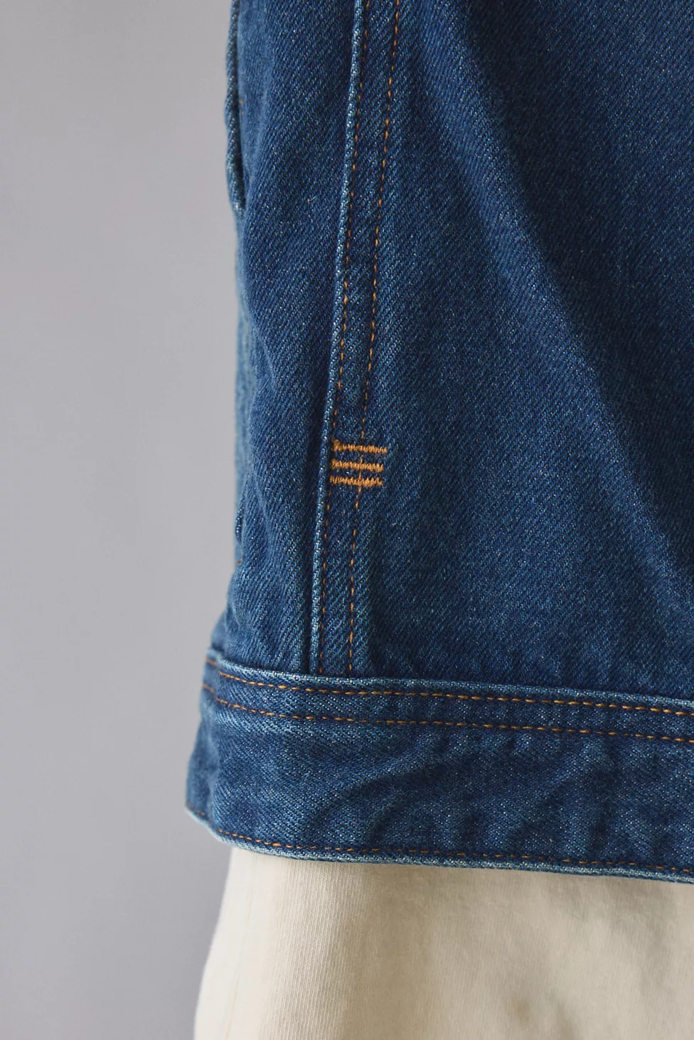 BDG Classic Denim Trucker Jacket - Rinsed Denim