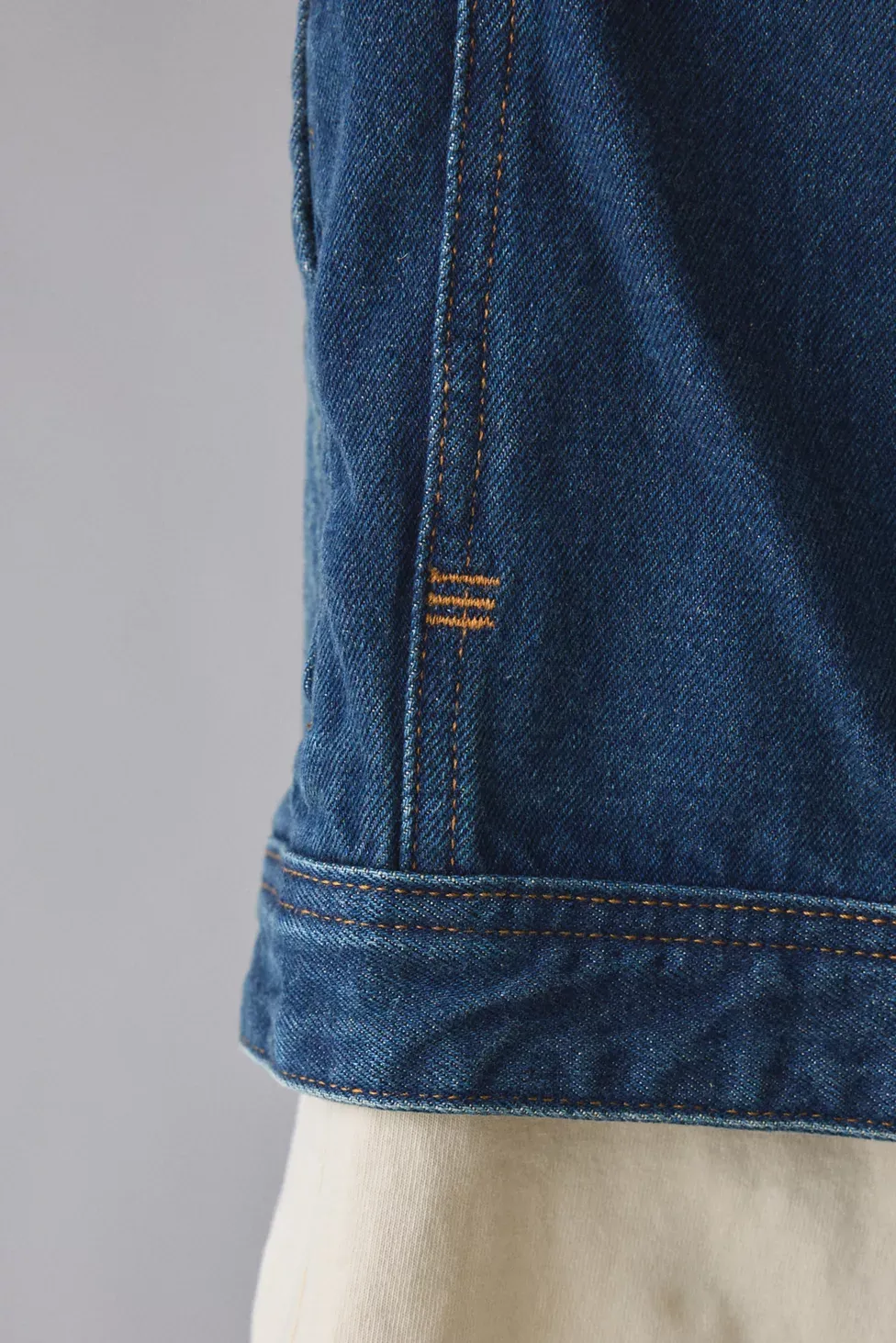 BDG Classic Denim Trucker Jacket - Rinsed Denim