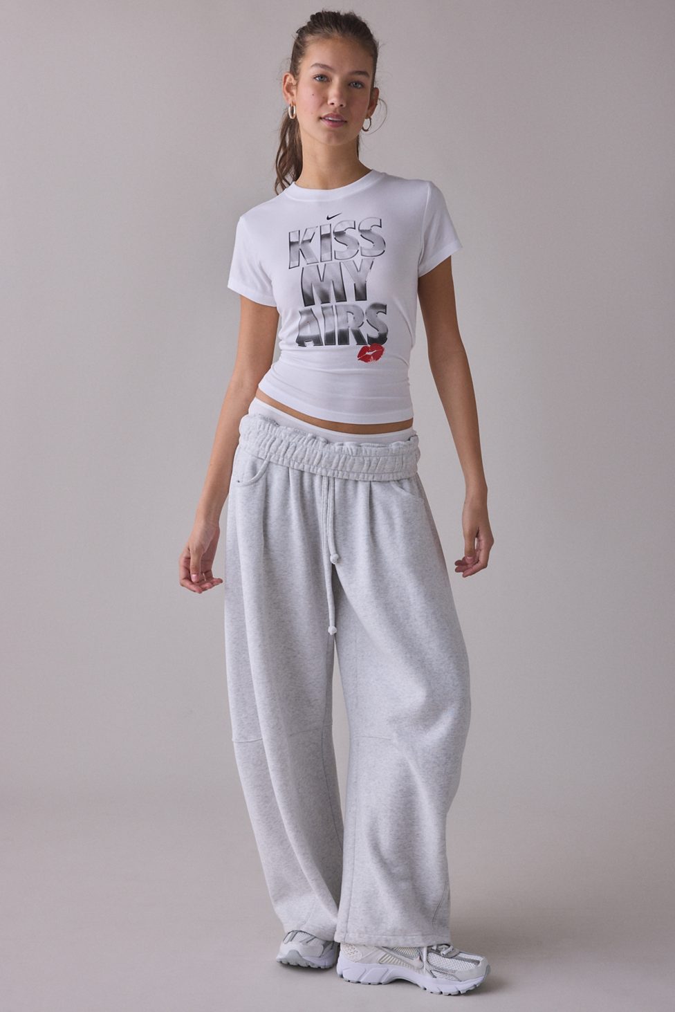 Nike Sportswear Chill Knit Kiss My Airs Graphic Cropped Tee - White
