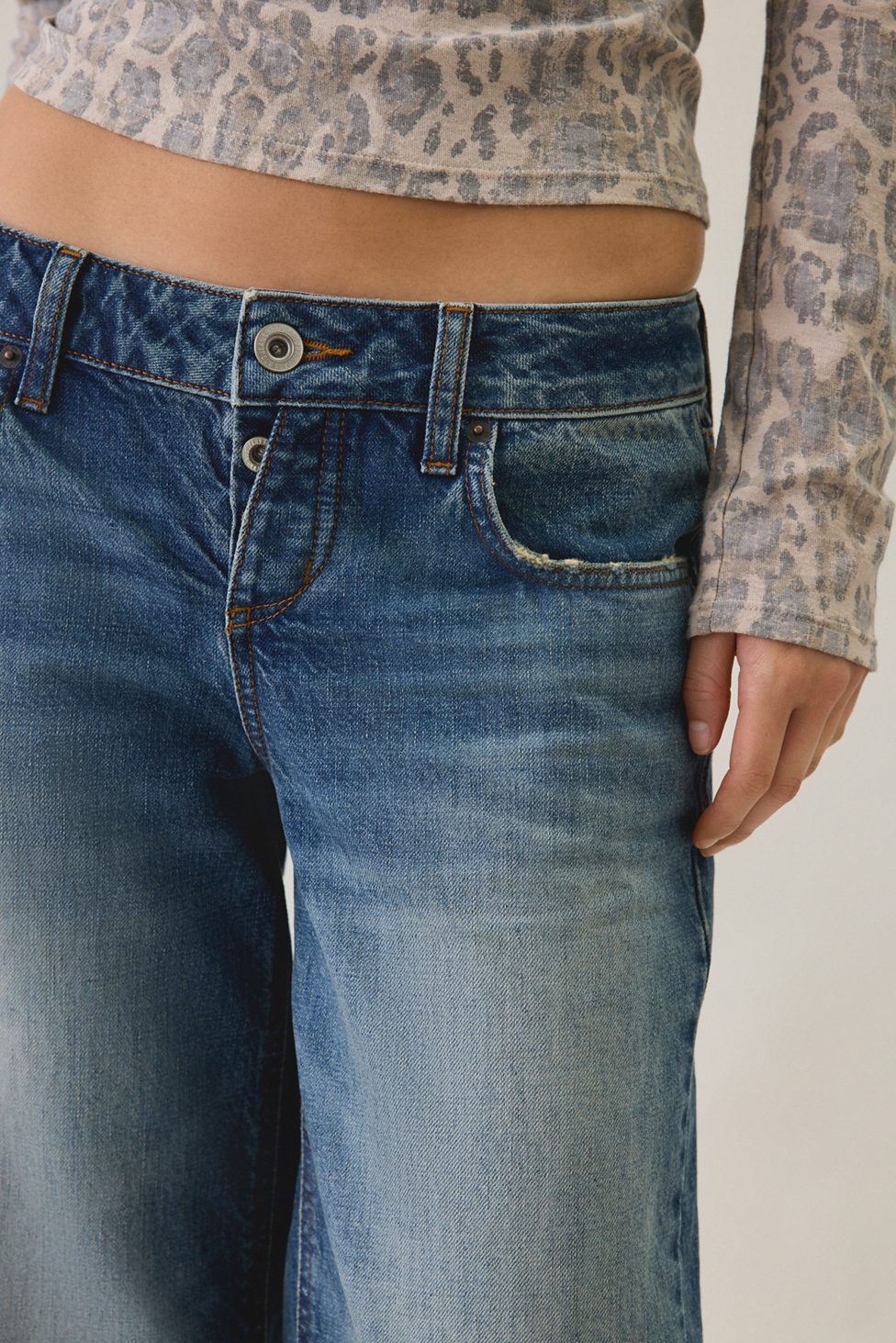 BDG Alto Ultimate Low-Rise Straight Jeans - Vintage Denim Dark