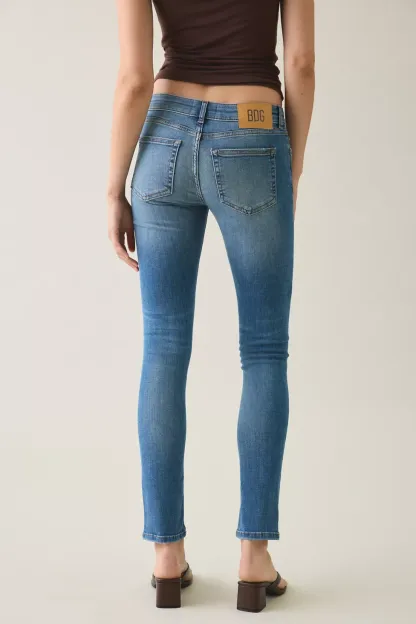 BDG Skylar Low-Rise Skinny Jeans - Vintage Denim Medium