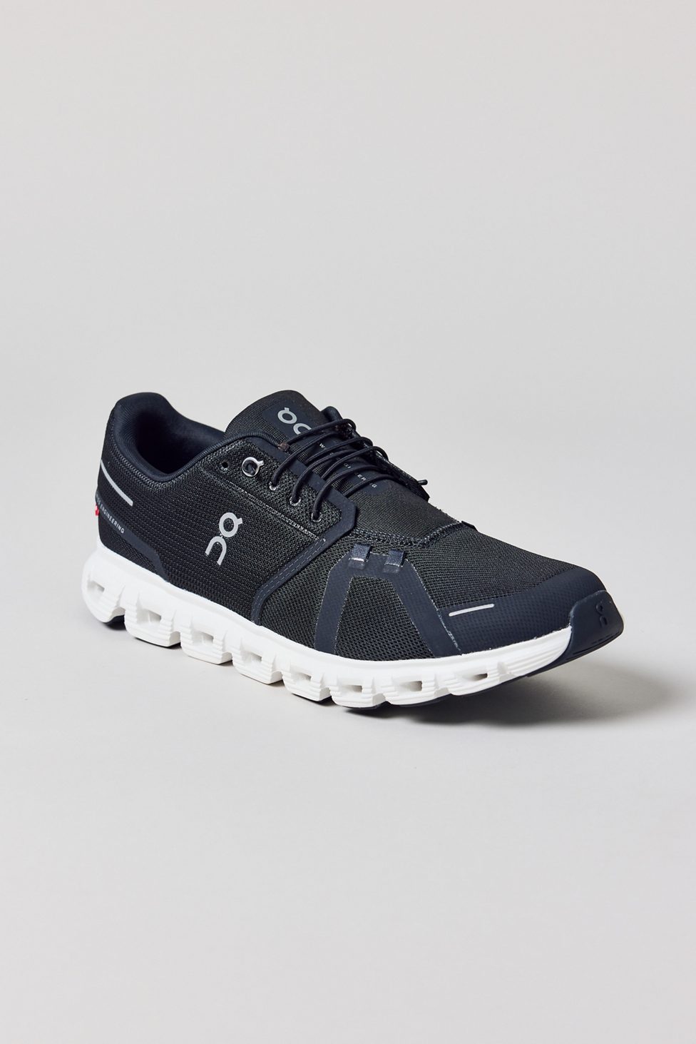On Men's Cloud 6 Sneakers - Black | White
