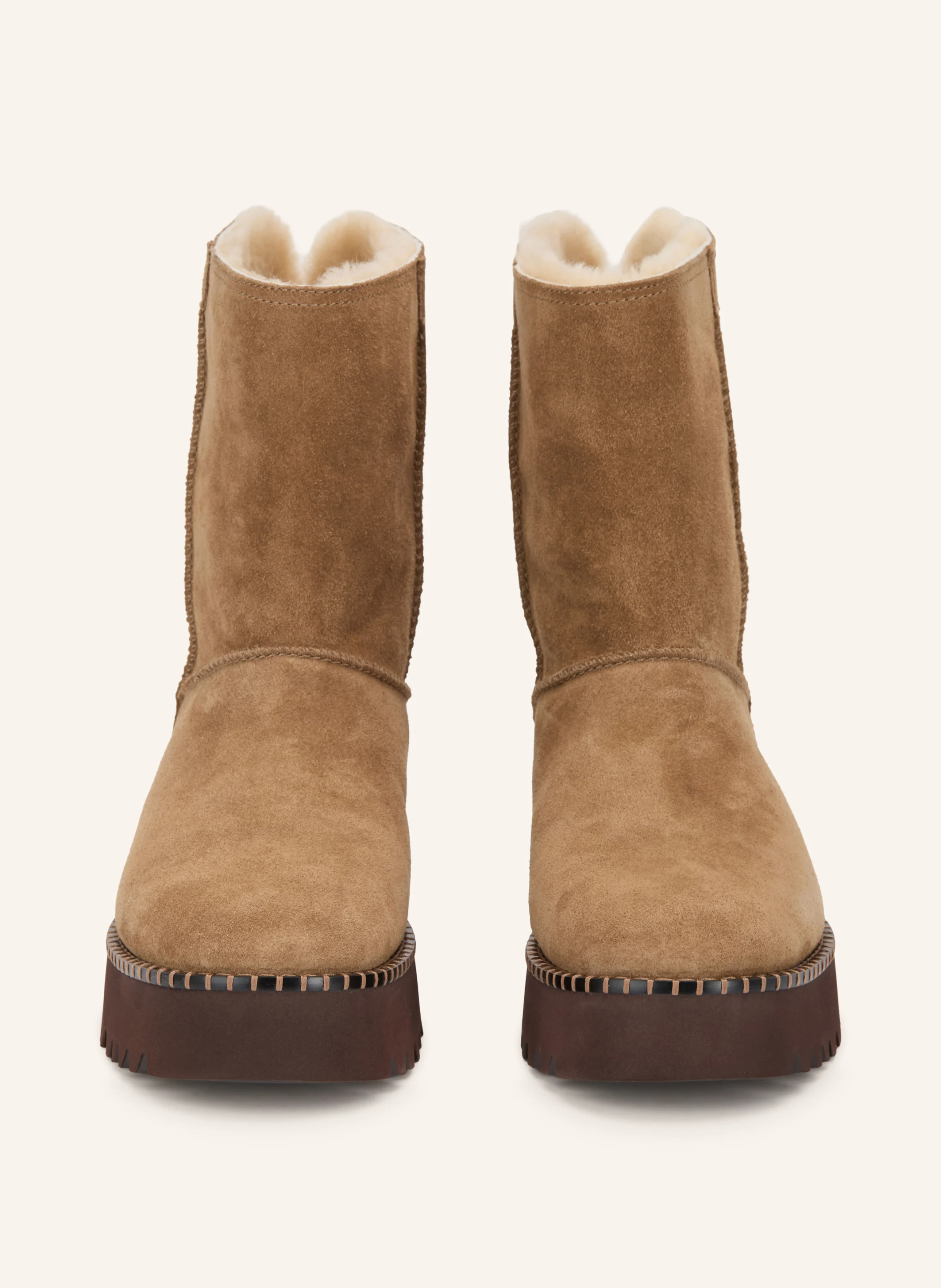 UGG Boots UPTOWNER SHORT – HELLBRAUN