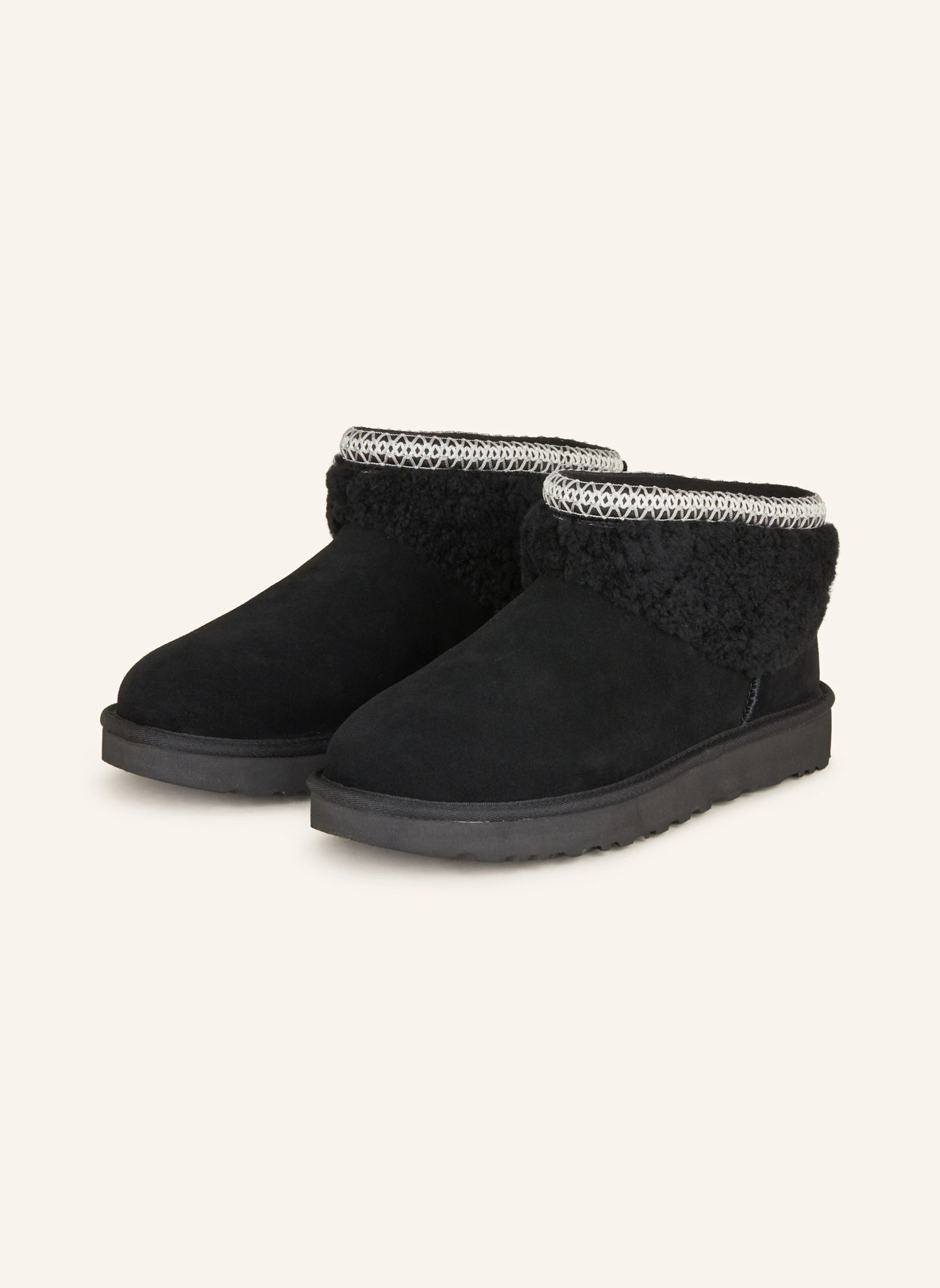 UGG Boots CLASSIC ULTRA MINI – SCHWARZ