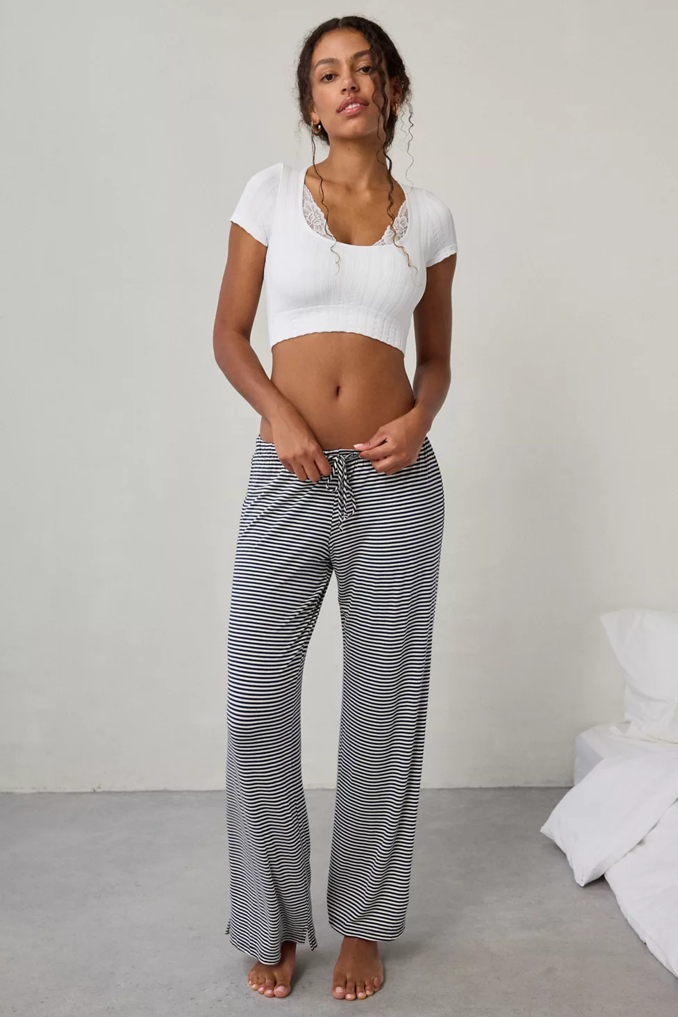 Out From Under Thalia Seamless Knit Lace Trim Crop Tee - White