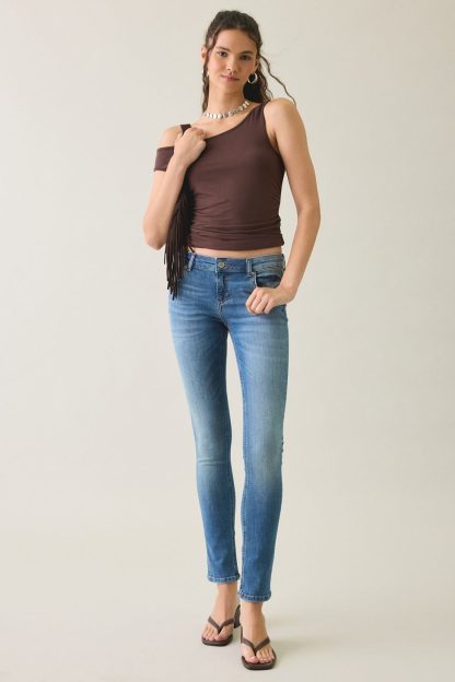 BDG Skylar Low-Rise Skinny Jeans - Vintage Denim Medium