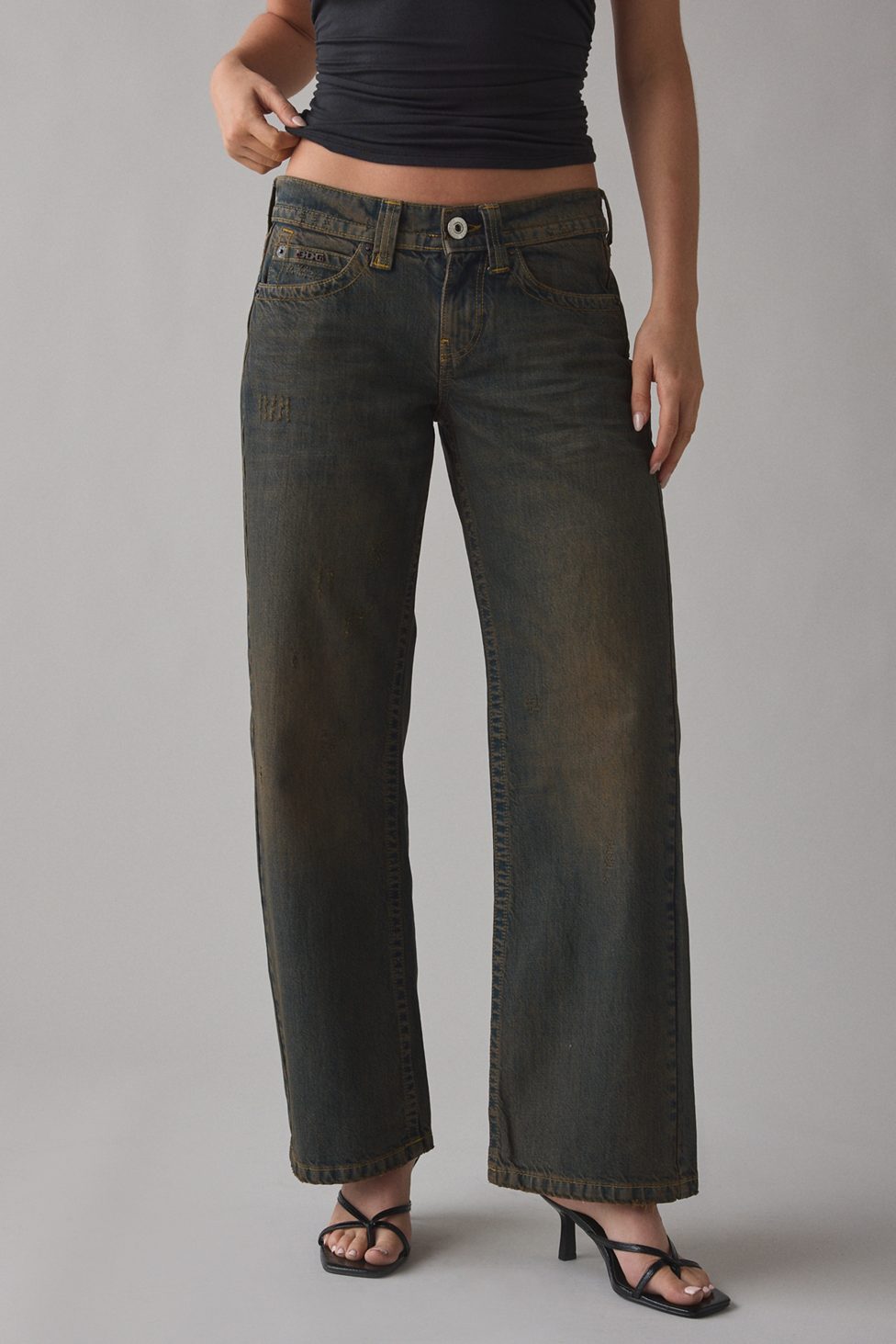 BDG Kayla Wash Effect Low-Rise Jeans - Brown Wash