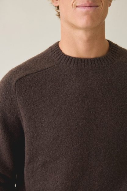 UO Core Crew Ultra-Soft Yarn Crew Neck Sweater - Brown