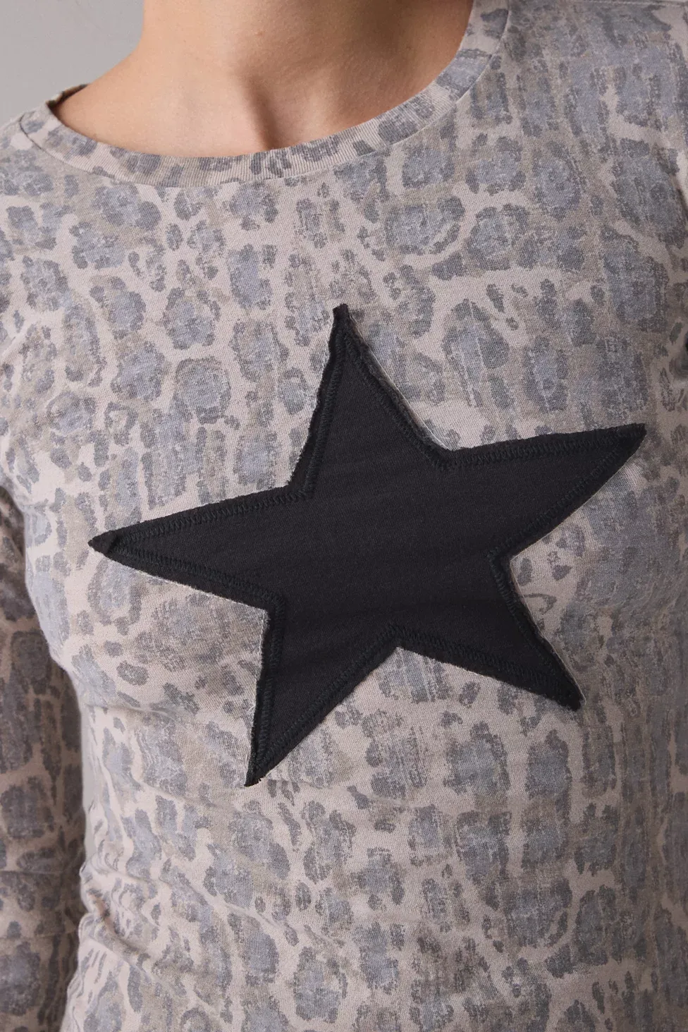 BDG Star Applique Graphic Leopard Print Long Sleeve Spill The Tee - Leopard Print