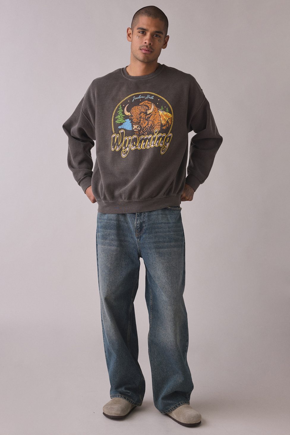 Wyoming Bison Graphic Crew Neck Sweatshirt - Brown