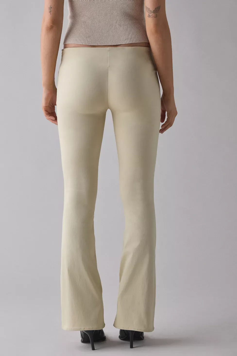 Kimchi Blue Hailey Stretch Pull-On Low-Rise Flare Pants - Tan