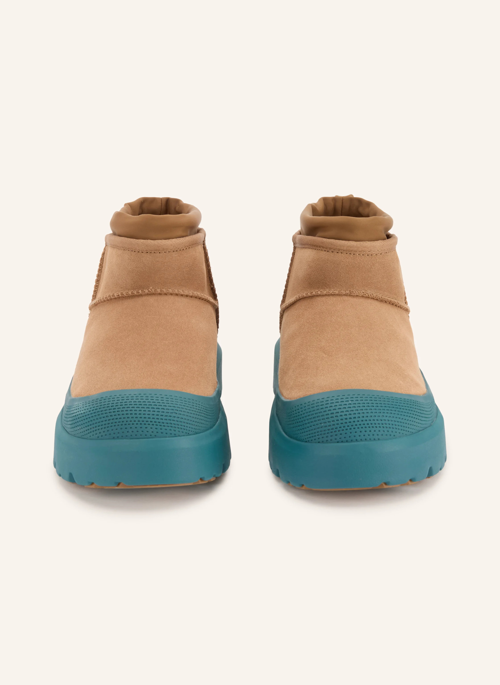 UGG Plateau-Boots CLASSIC ULTRA MINI WEATHER HYBRID – COGNAC / SCHWARZ