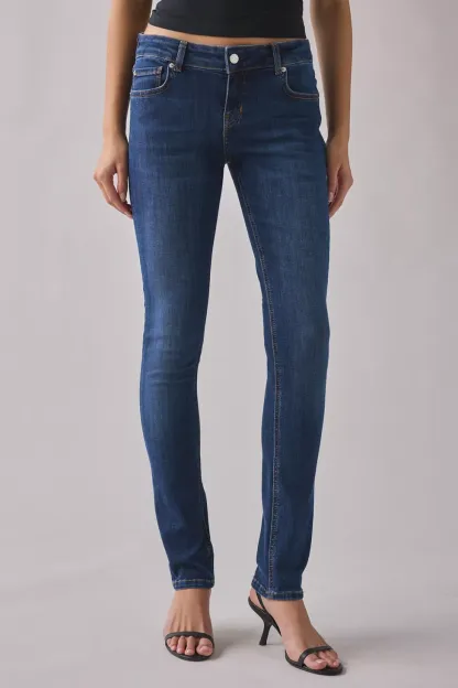 BDG Skylar Low-Rise Skinny Jeans - Tinted Denim
