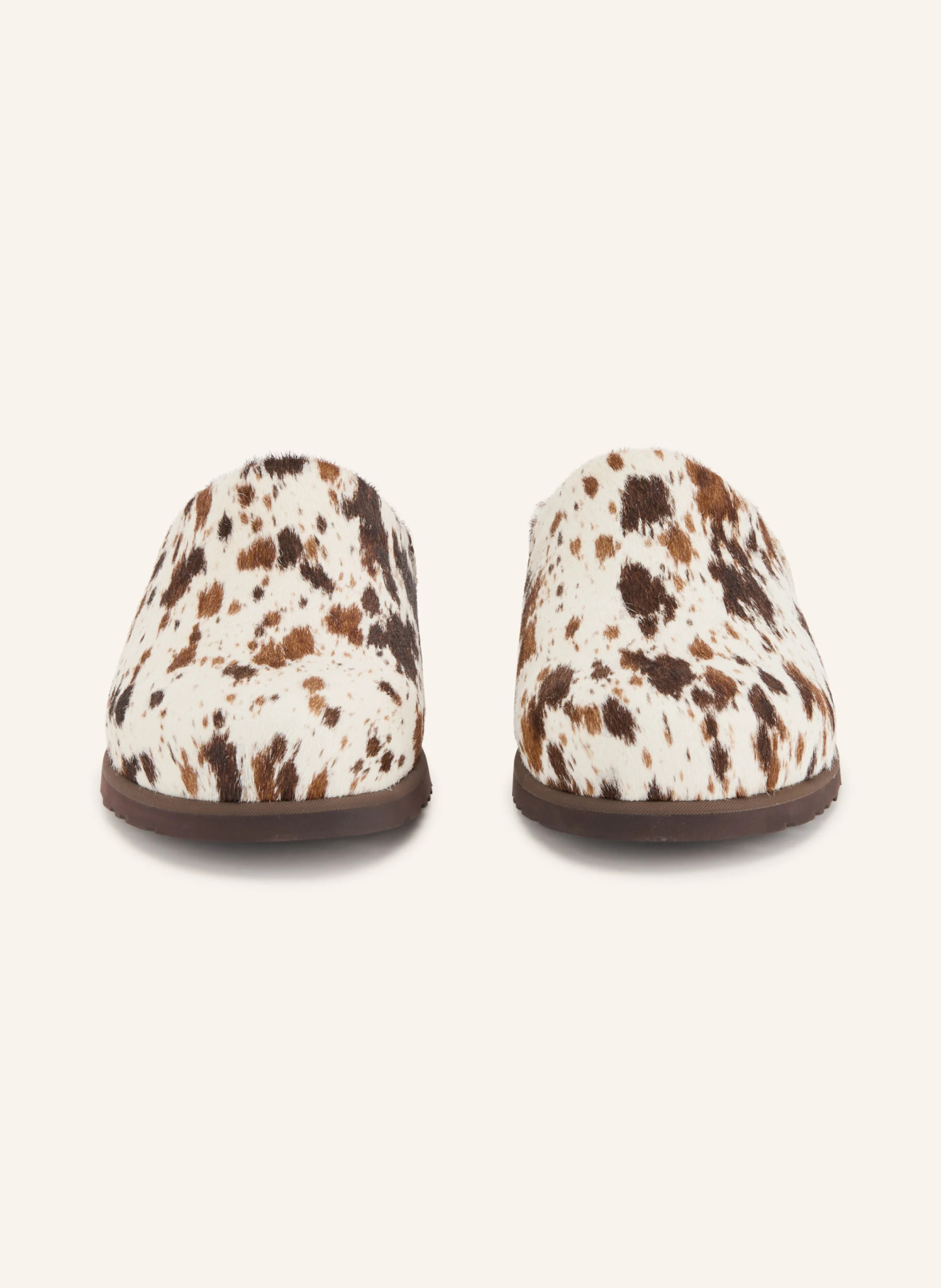 UGG Pantoletten OTZO WESTERN – CREME / DUNKELBRAUN / BRAUN