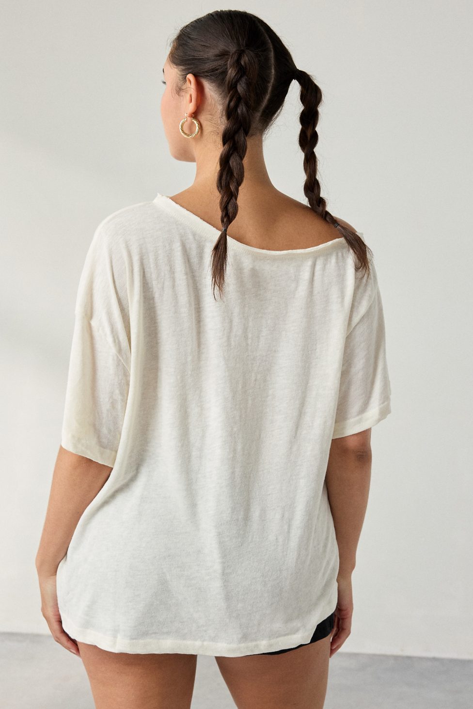 Kimchi Blue Courtney Cat Graphic Off-The-Shoulder Oversized Tee - Cream