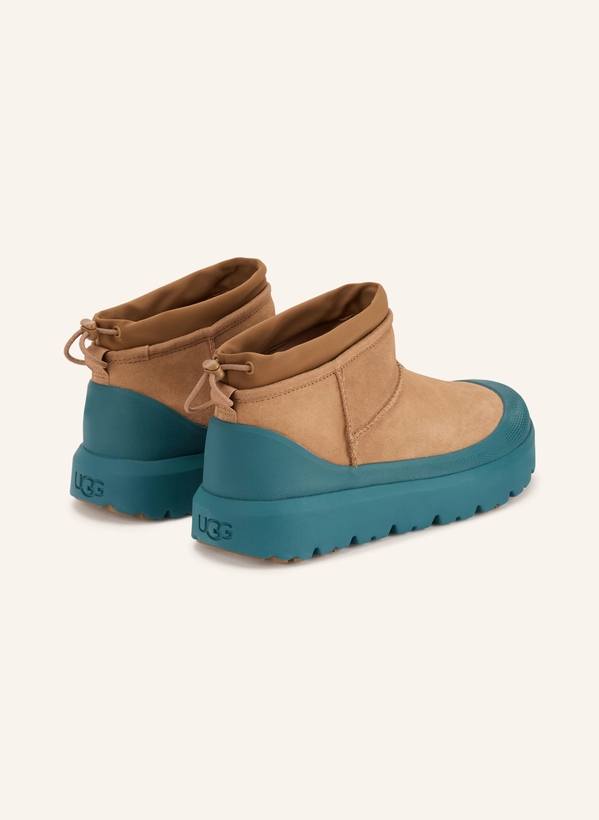 UGG Plateau-Boots CLASSIC ULTRA MINI WEATHER HYBRID – COGNAC / SCHWARZ