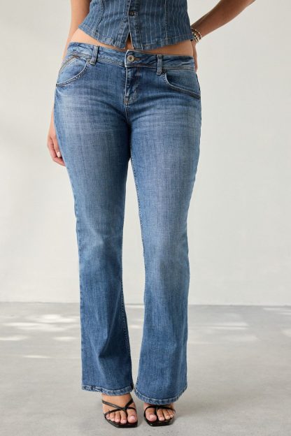 BDG Brooke Low-Rise Flare Jeans - Vintage Mid Indigo