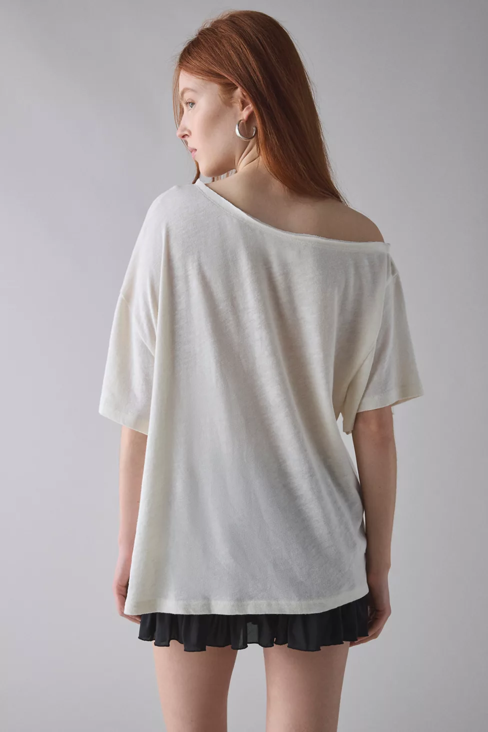 Kimchi Blue Courtney Cat Graphic Off-The-Shoulder Oversized Tee - Cream