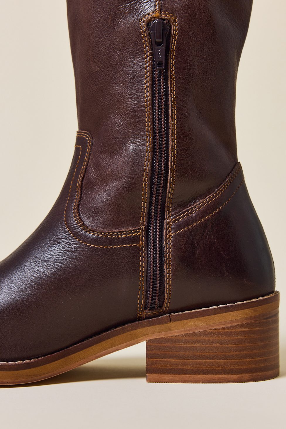 UO Leather Pull-On Boots - Dark Brown