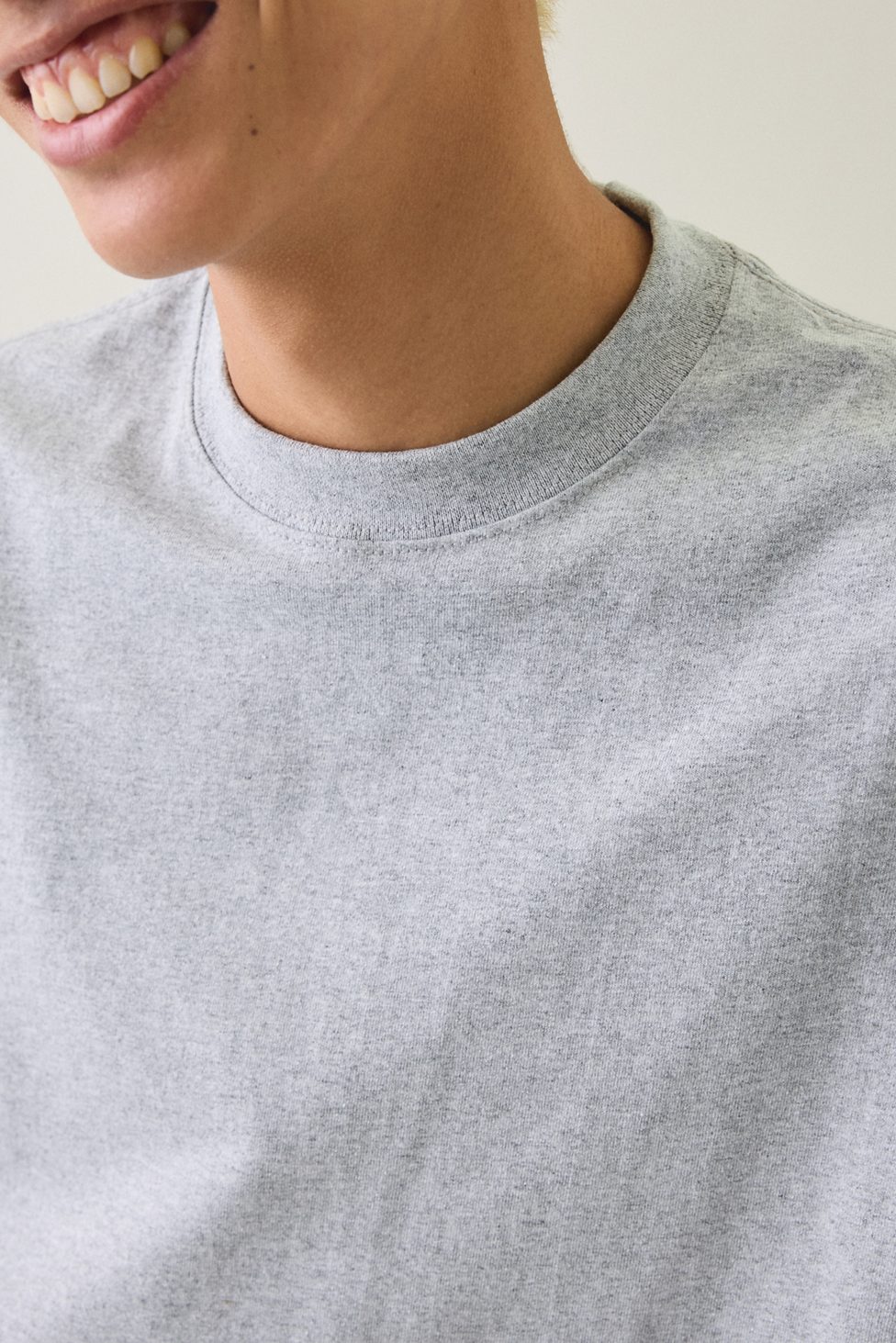 Shaka Wear 7.5oz Heavyweight Cropped Tee - Grey
