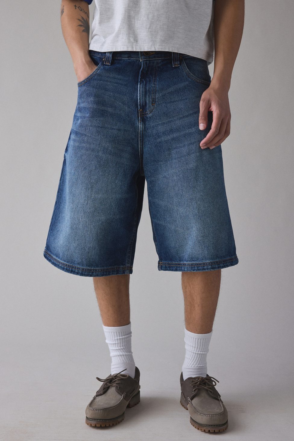 BDG Astro Baggy Washed Denim Jorts - Vintage Denim Medium